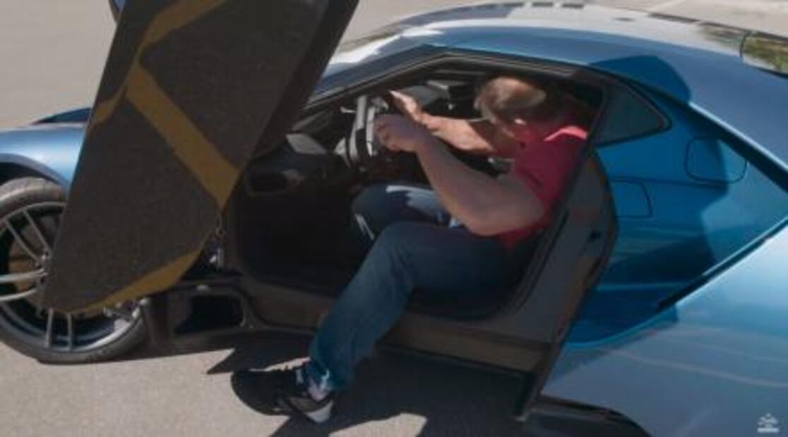 John Cena pagará una compensación a Ford 