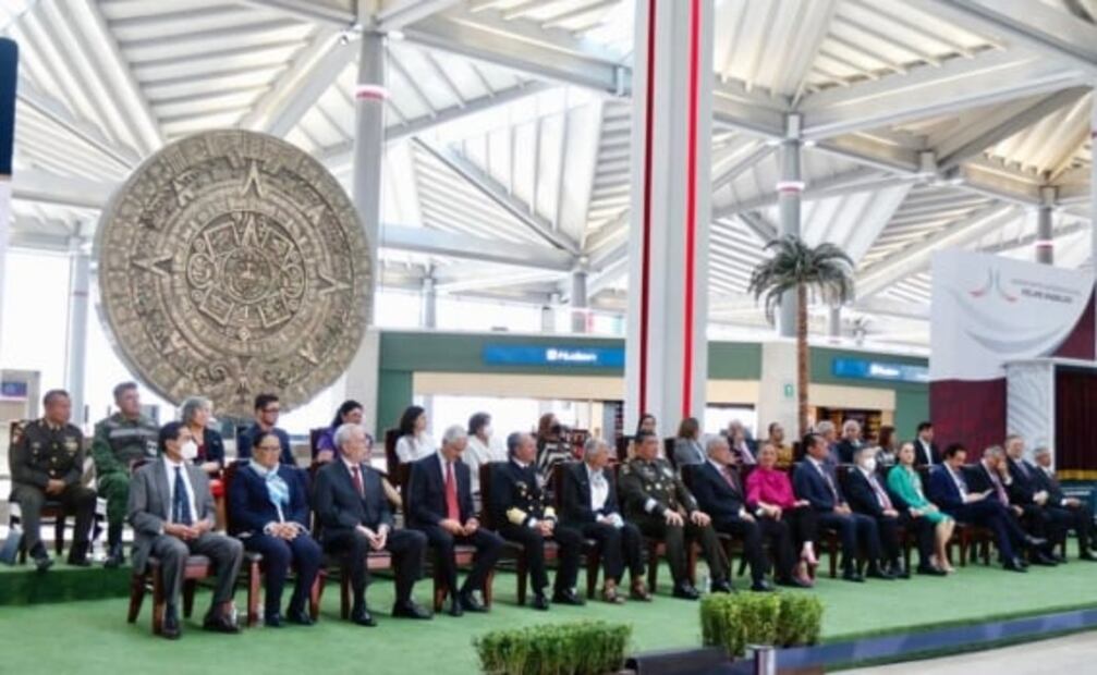 Los tres diamantes del Ejército que brillaron en la entrega del AIFA ante su comandante supremo 