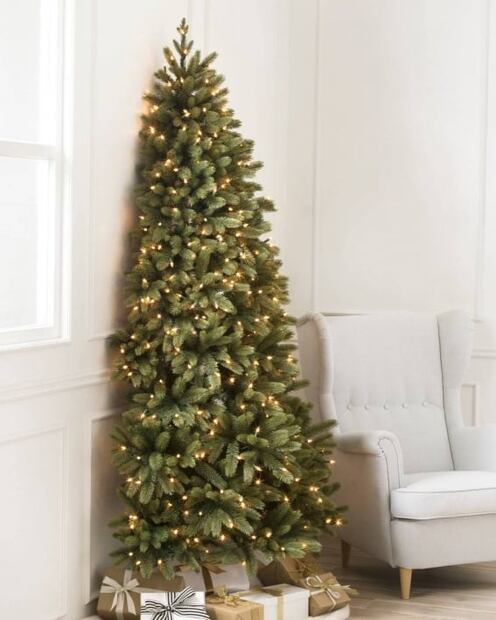 Árboles de Navidad a la mitad, la manera más práctica de decorar tu casa