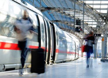 Hombre hiere a 4 personas con un hacha en tren de Alemania; el atacante fue detenido