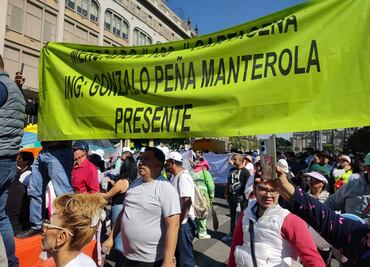 Arriban alrededor de 2 mil locatarios al Zócalo de la CDMX; protestan contra la digitalización