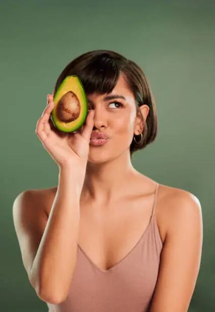 El hueso del aguacate cuenta con antioxidantes, minerales y vitaminas C y E. Foto: Unsplash