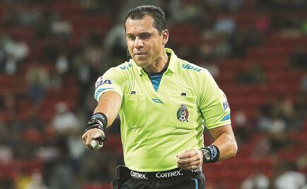 Árbitros lo marcan en fuera de lugar