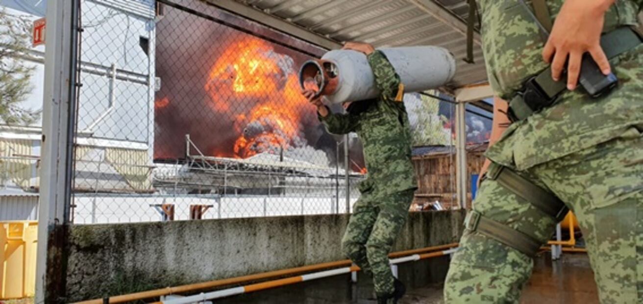 Se registra fuerte incendio en fábrica de plásticos en Morelia