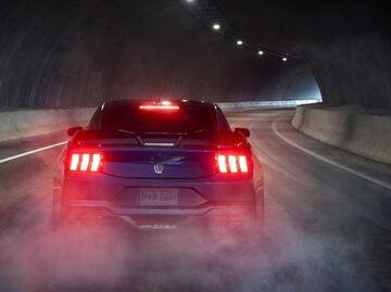 El Mustang Dark Horse tendrá una pintura que cambia de color