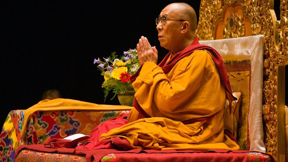 Arthur Brooks ha tenido el privilegio de reunirse en once ocasiones con Dalai Lama. Fuente: Freepik.
