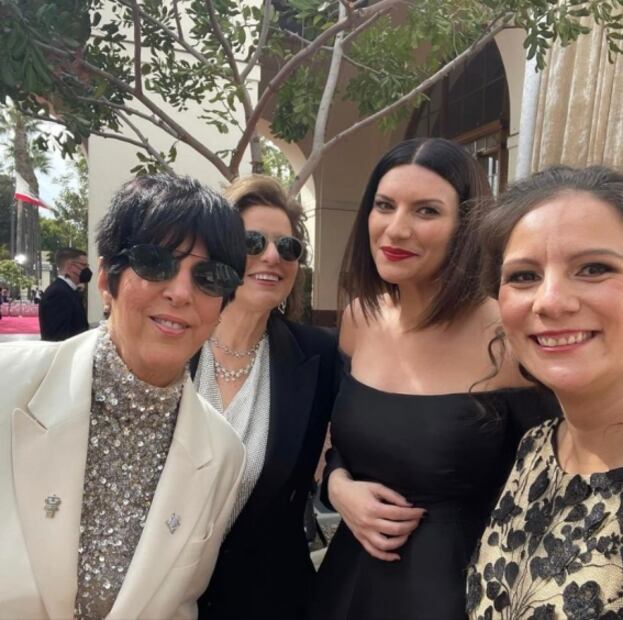 Laura Pausini deslumbra en los premios Oscar 2021 junto a mexicana nominada