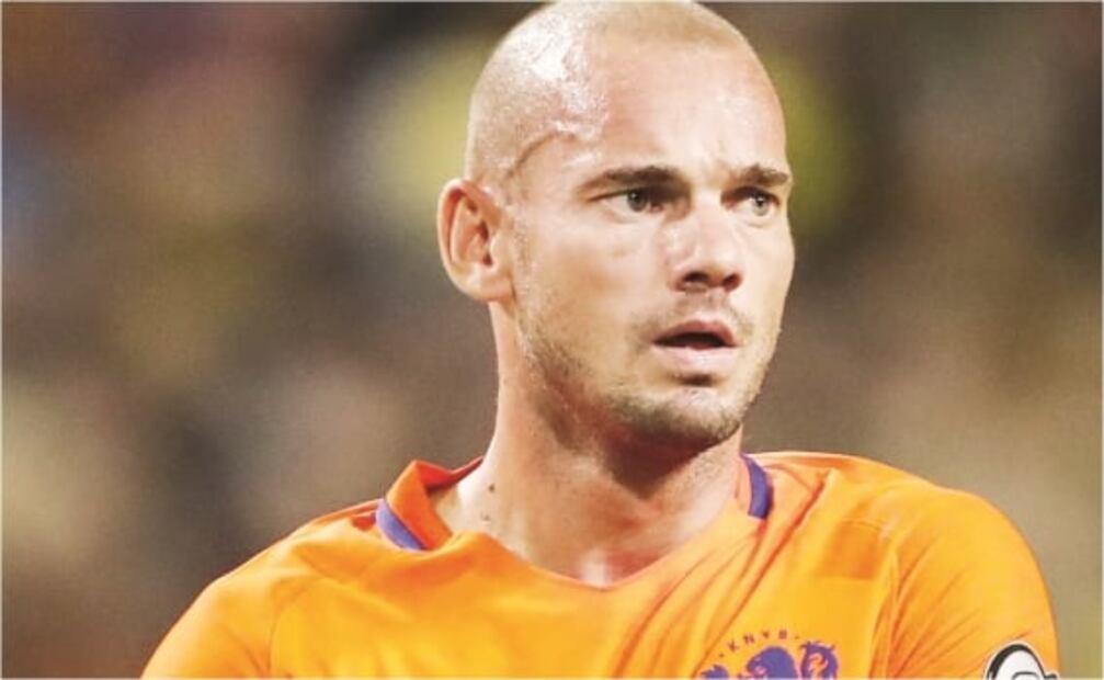Wesley Sneijder arremete contra los mexicanos Edson Álvarez y Jorge Sánchez