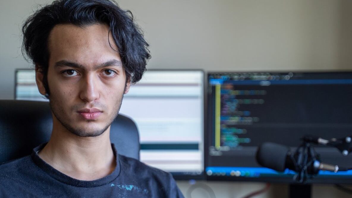 "Unos hackers me quemaron la mano con un virus informático"