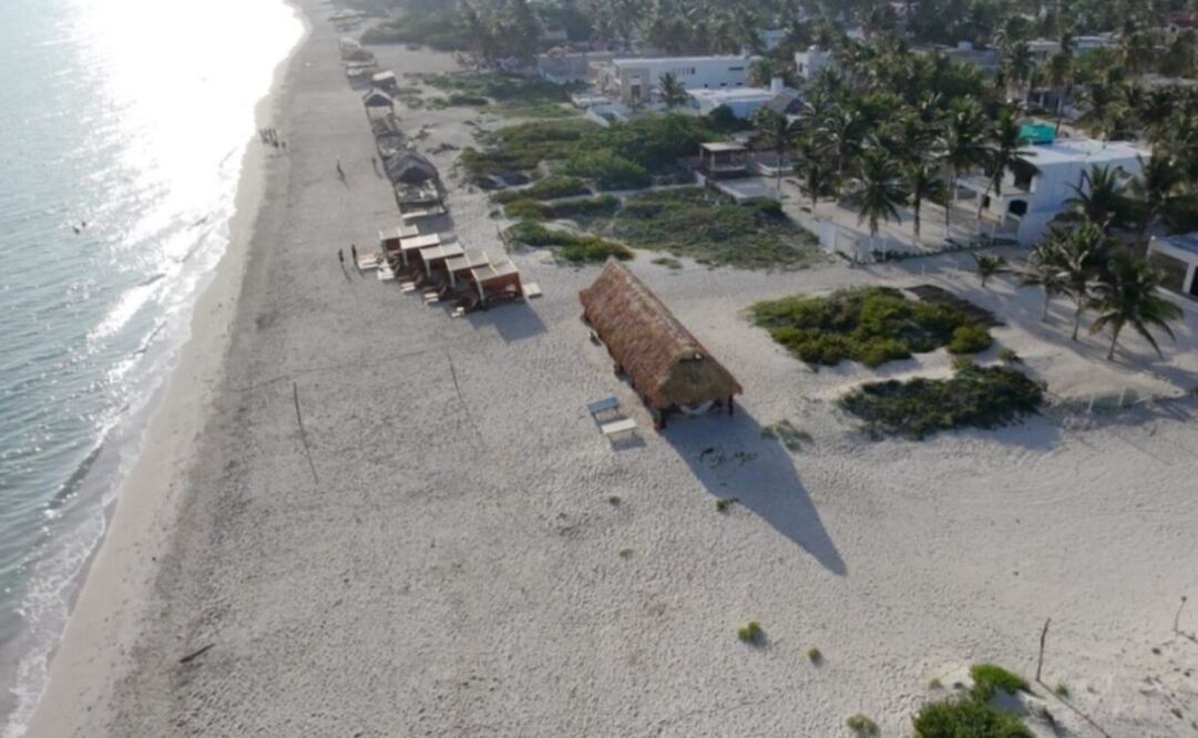 Denuncian construcción ilegal en la playa de Sisal, Yucatán (10/08/20250). Foto: Especial
