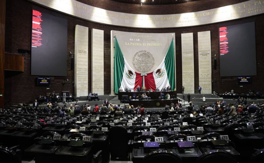 La diputada Kenia López Rabadán, la senadora Laura Itzel Castillo y la senadora Verónica Camino durante la sesión de la comisión permanente en San Lázaro. FOTO: Carlos Mejía/EL UNIVERSAL