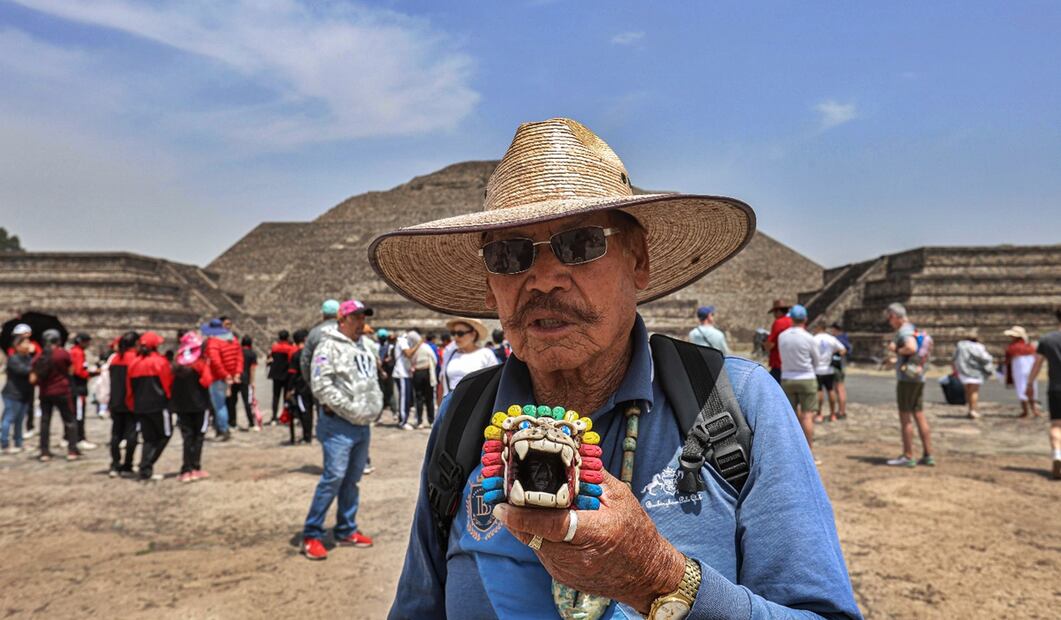 Celebración del equinoccio de primavera en la pirámide del sol en la zona arqueológica de Teotihuacán, el 21 de marzo de 2025. Foto: Gabriel Pano/EL UNIVERSAL