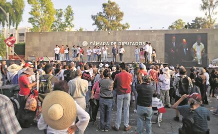 Con brindis de caguama, obradoristas libran calor