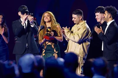 Shakira factura, gana y promete ser feliz