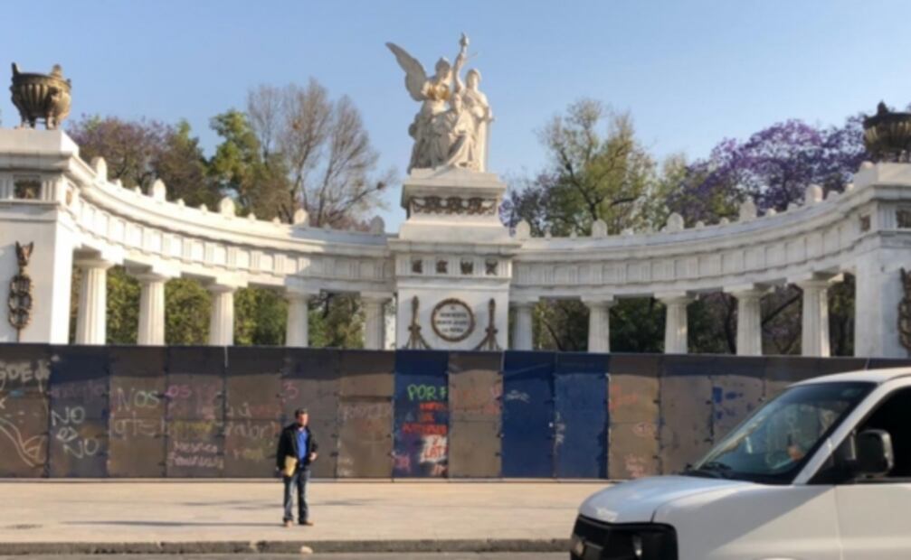 Resguardan con vallas metálicas monumentos del Centro Histórico por marcha del Día de la Mujer