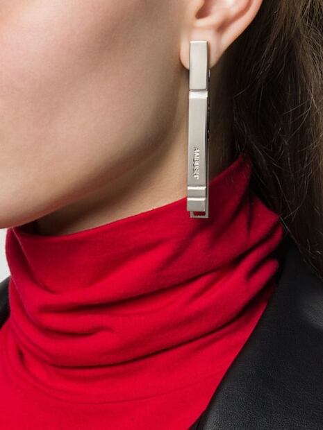 Los aretes en forma de pinza de ropa que cuestan 15 mil pesos