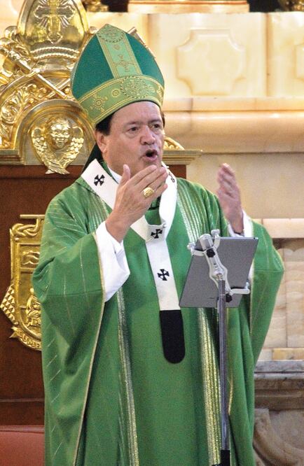 El cardenal Norberto Rivera pidió orar por los migrantes para que encuentren un refugio seguro, especialmente los niños, quienes son los más vulnerables (ARCHIVO EL UNIVERSAL)