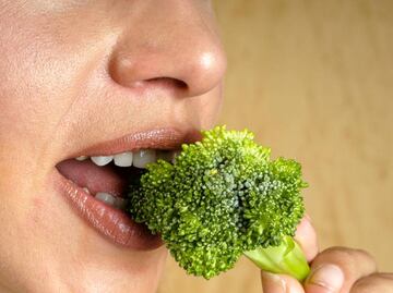 ¿Cuál es la mejor forma de comer brócoli para aprovechar sus nutrientes?