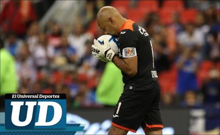 Entre lágrimas, el 'Conejo' Pérez dijo adiós al futbol