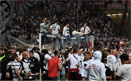 VIDEO: Aficionados del Frankfurt invaden la cancha para festejar el pase a la final de la Europa League