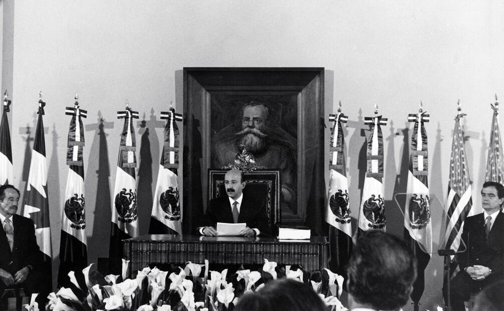Reunión en el salón “Adolfo López Mateos” de Los Pinos para la firma del TLC en la administración de Salinas de Gortari. Foto: Los Pinos/ESPECIAL.