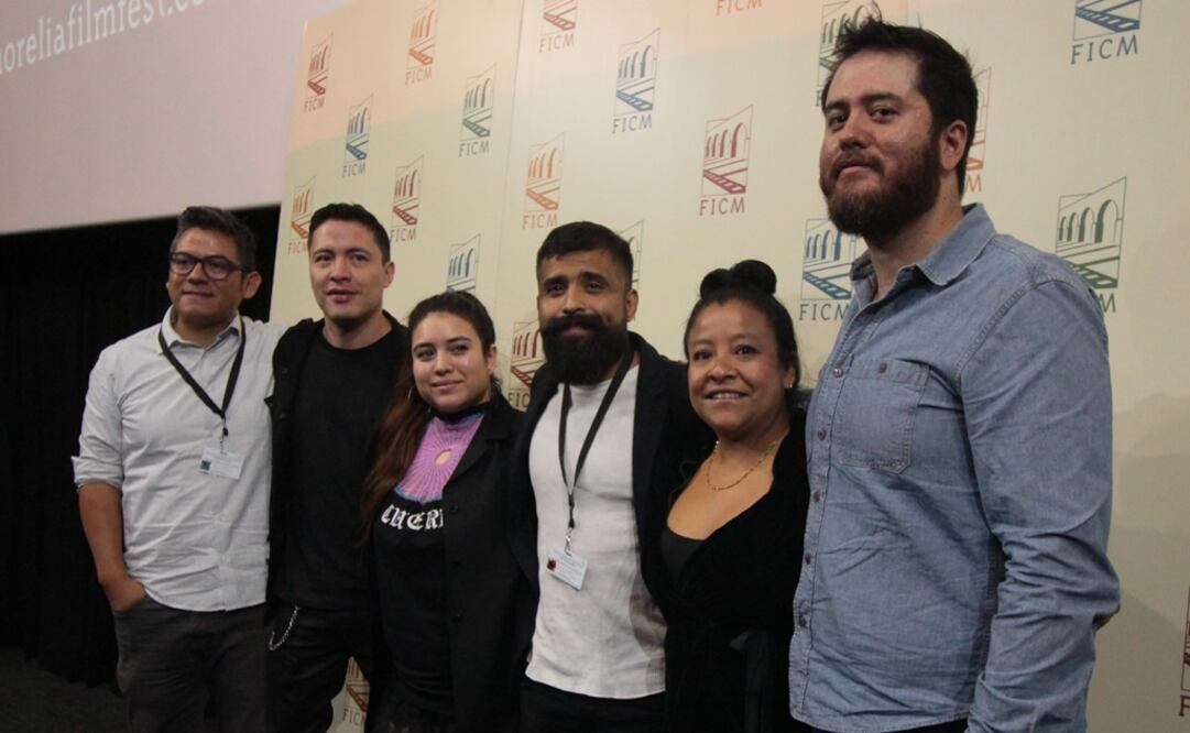 Los actores de "La paloma y el Lobo" cuentan la historia de una pareja que trata de mantener su amor pese a la cruel realidad. Foto: Cortesía 