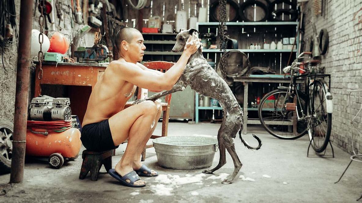 Eddie Peng — interpreta a Lang, exconvicto y protagonista de Black Dog. Crédito: Especial