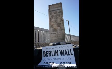 Llega a frontera EU-México un trozo del muro de Berlín con carta a Trump