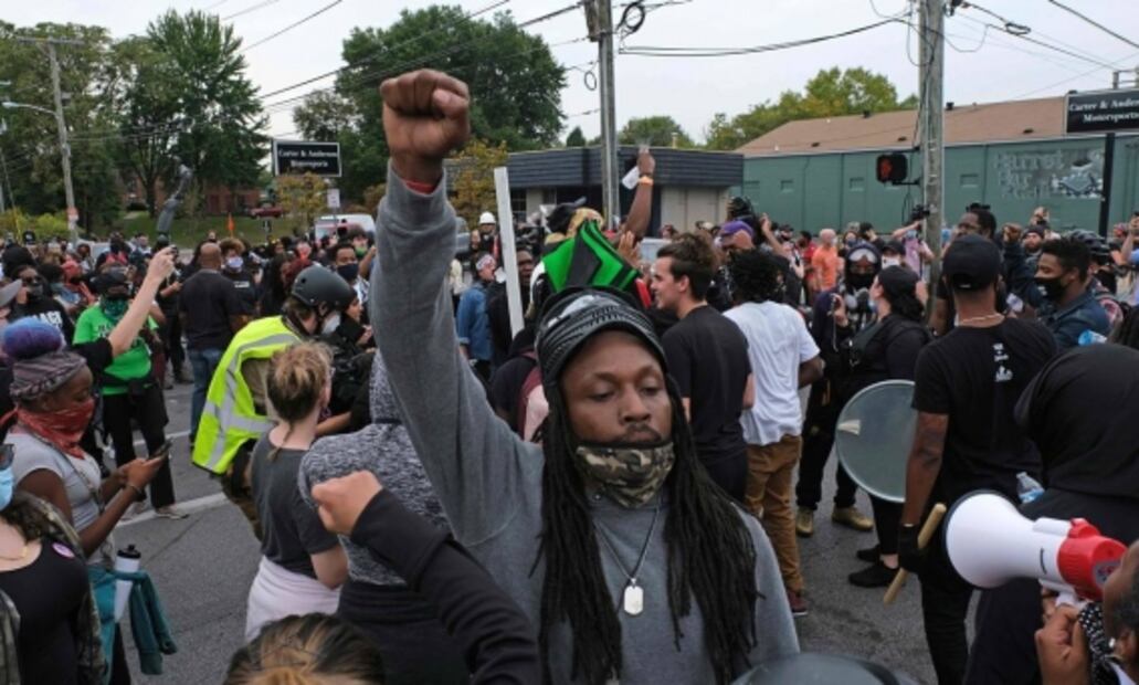 Registran protestas en EU por ausencia de cargos en la muerte de Breonna Taylor