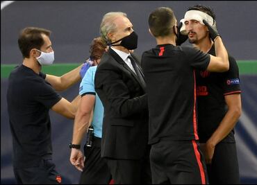 El impactante choque de cabezas en el Leipzig vs Atlético de Madrid