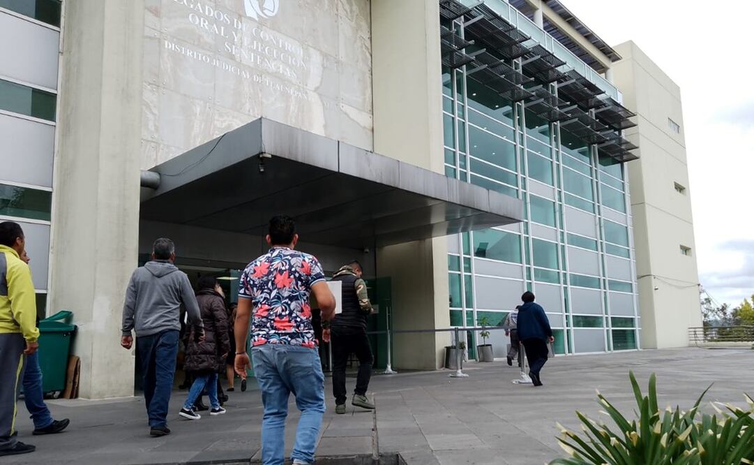 Este miércoles se llevó a cabo la audiencia en donde la joven relató la violación de la que fue objeto por parte del maestro de CCH Naucalpan. Foto: Rebeca Jiménez / EL UNIVERSAL