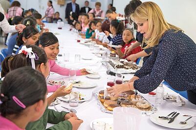 Reitera Angélica Rivera su compromiso con la niñez