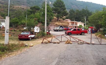 “Habrá paso hasta que regresen desplazados”: triquis en segundo día de bloqueos en Oaxaca