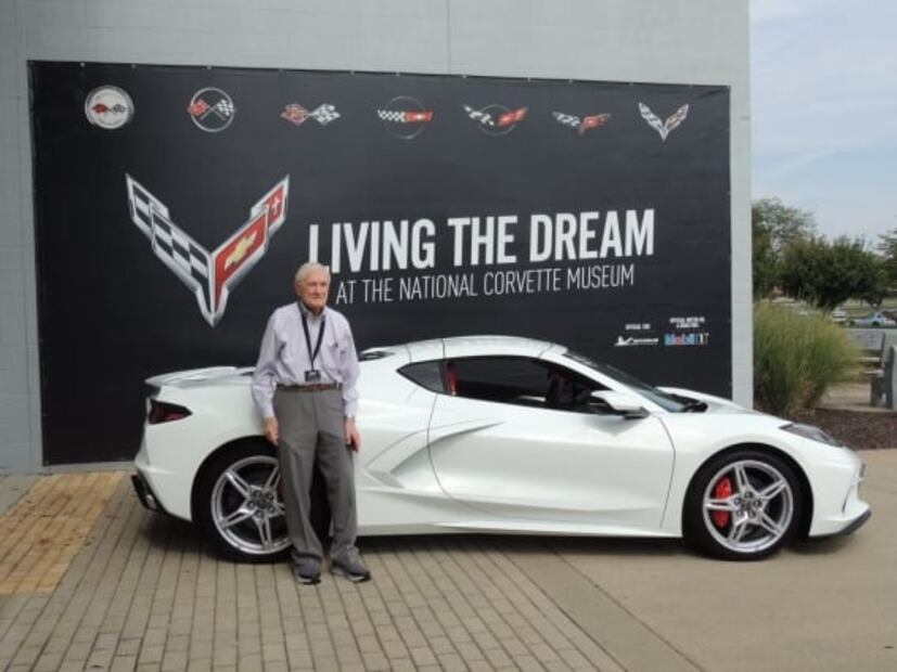 A sus 95 años se regala un Corvette C8 de más de 2.5 millones de pesos
