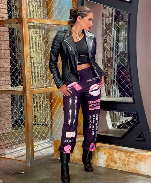 Galilea Montijo brilla en un look “motomami” con pants