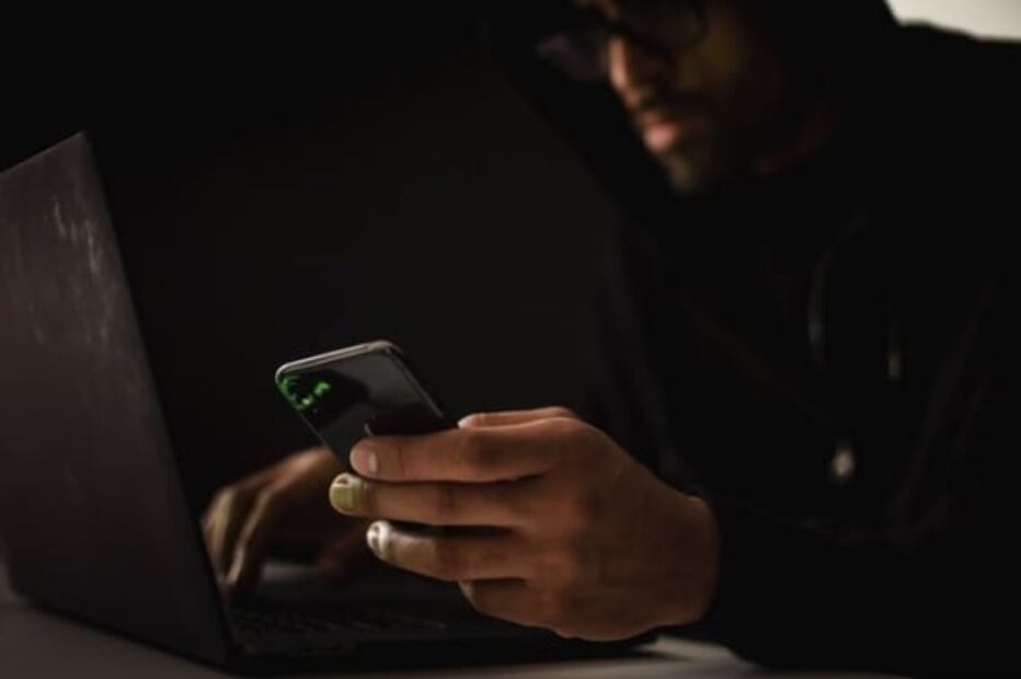 De esta manera puedes detectar cámaras ocultas con tu celular