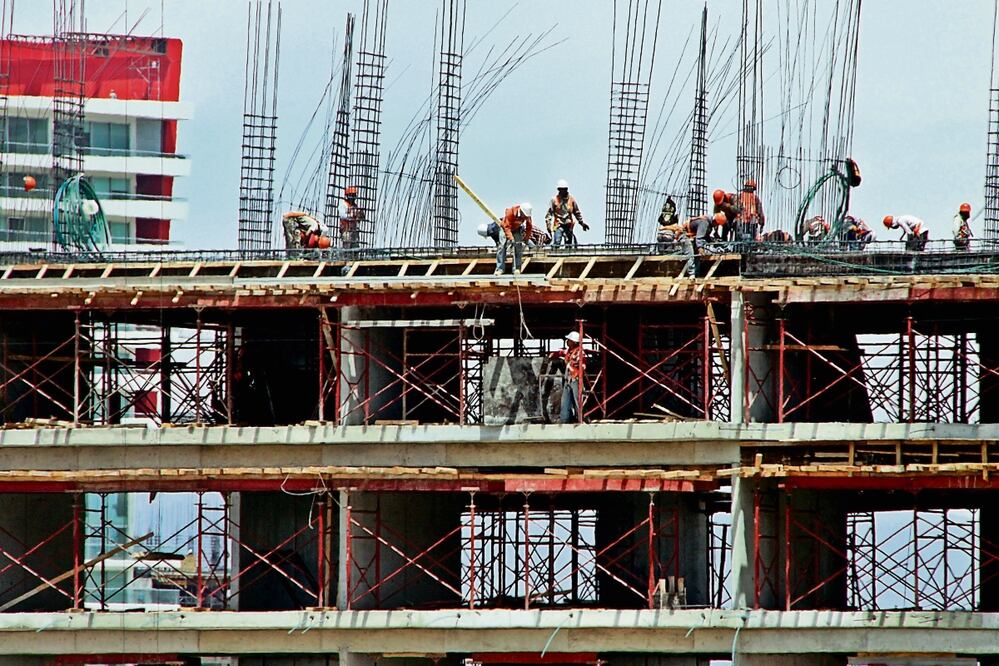 Durante los primeros tres meses del año, el ingreso laboral real promedio de la población ocupada a nivel nacional fue de 7 mil 318.09 pesos al mes, indican datos del Coneval. Foto: Archivo | El Universal