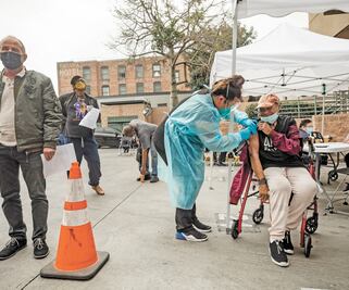 Vacunarán contra Covid a millones de mexicanos... pero en EU