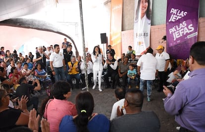 Promete Barrales apoyo a locatarios del mercado Hidalgo