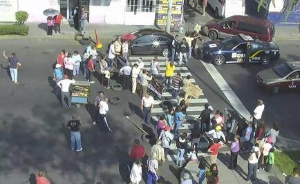 Bloqueo en Periférico suma tres horas