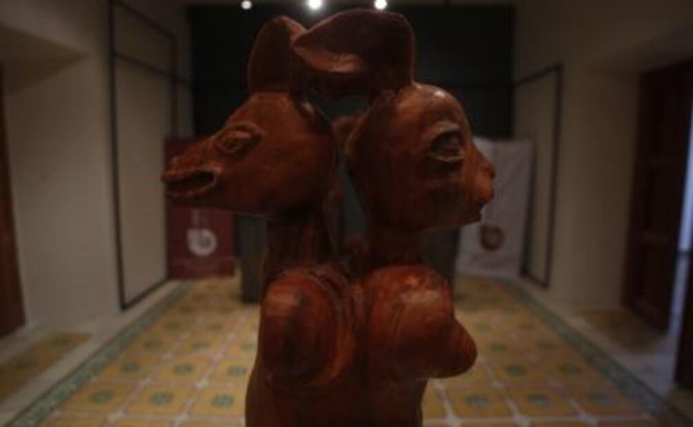 Artista crea esculturas con escombros de terremoto en Oaxaca