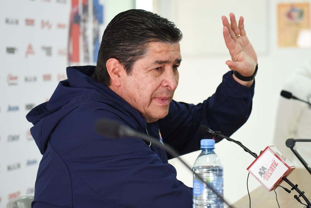 Luis Fernando Tena en conferencia             