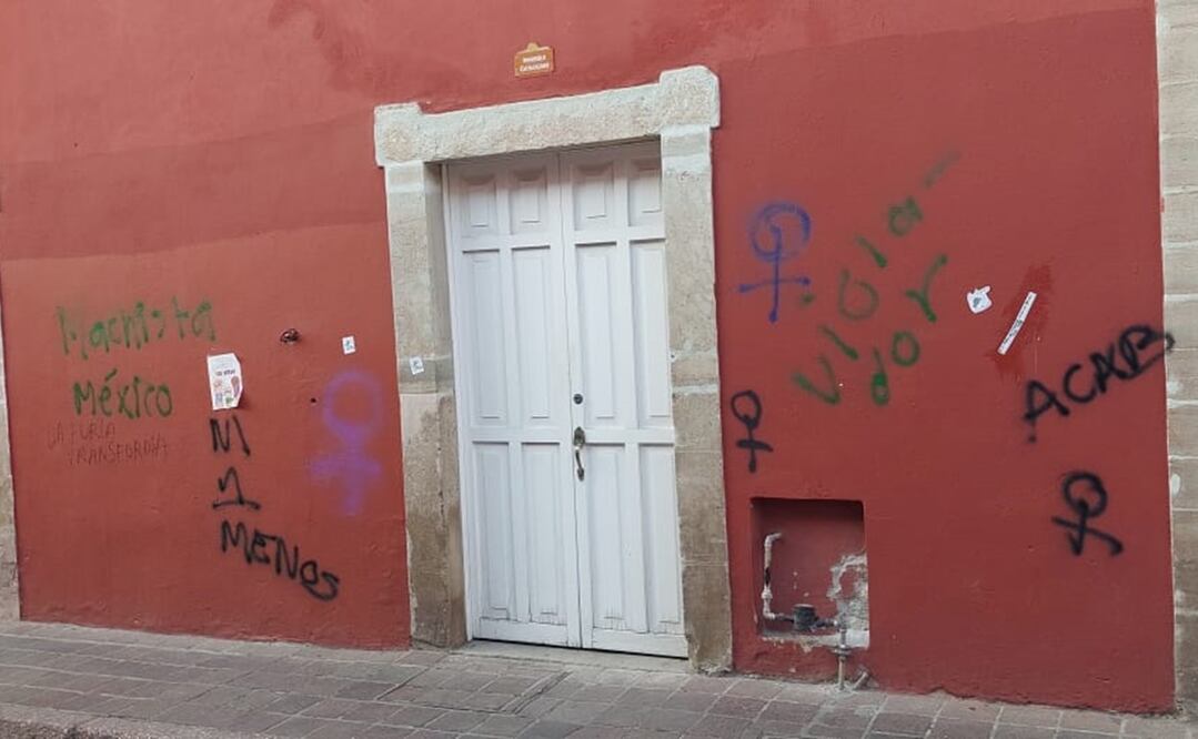 En la movilización del miércoles pasado grafitearon las bardas de diversos inmuebles. Foto: Especial