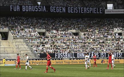 Estadio se llena con figuras de cartón para partido de la Bundesliga