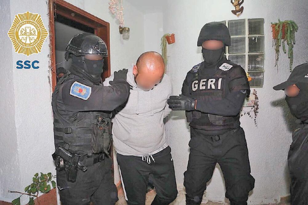 El Cabezas fue detenido en un inmueble de la colonia Xaltocan, hasta donde arribaron elementos de la SSC y la Policía de Investigación. Foto/ESPECIAL