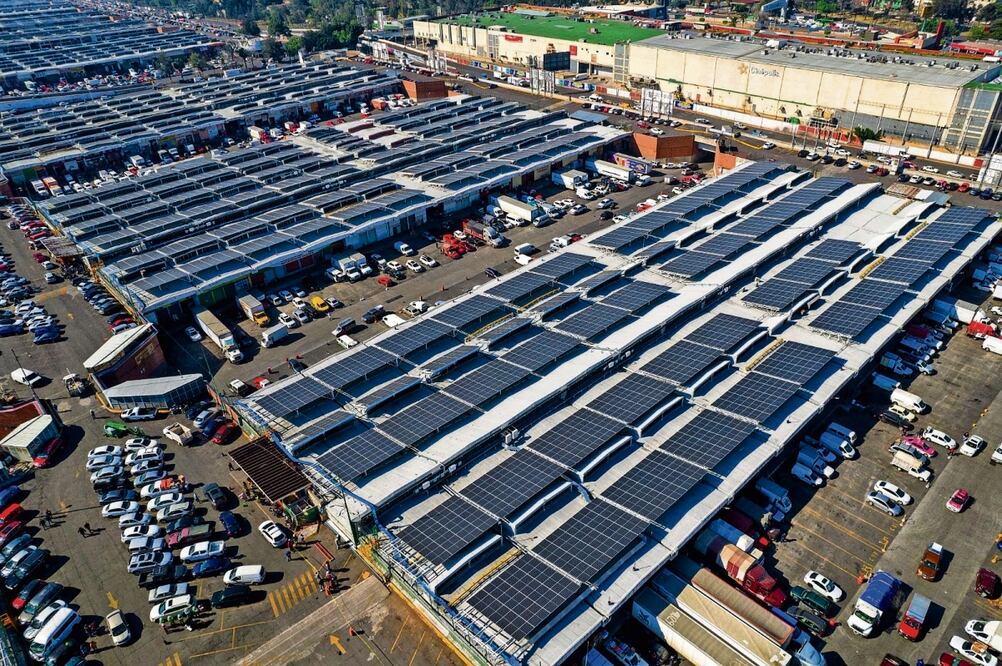 Entregan planta fotovoltaica  de Central de Abasto a CFE