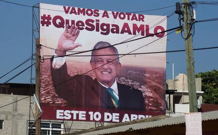 Diputado del PAN exige a la UIF investigar espectaculares en apoyo a AMLO en Veracruz