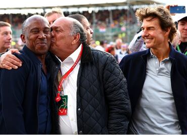 La reacción de Tom Cruise al ver la alegría del papá de Checo