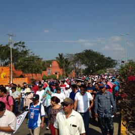 Maestros exigen reconstrucción de escuelas en Juchitán