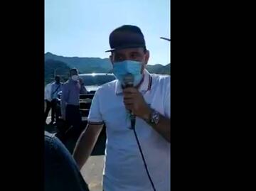 Bloquean camioneta de AMLO para exigir justicia por un doble homicidio
